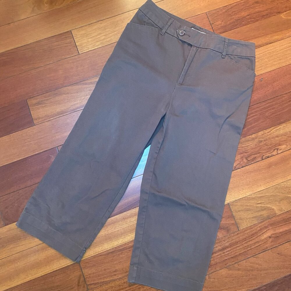 St Johns Bay Capri Pants Size 4 Dress Pants